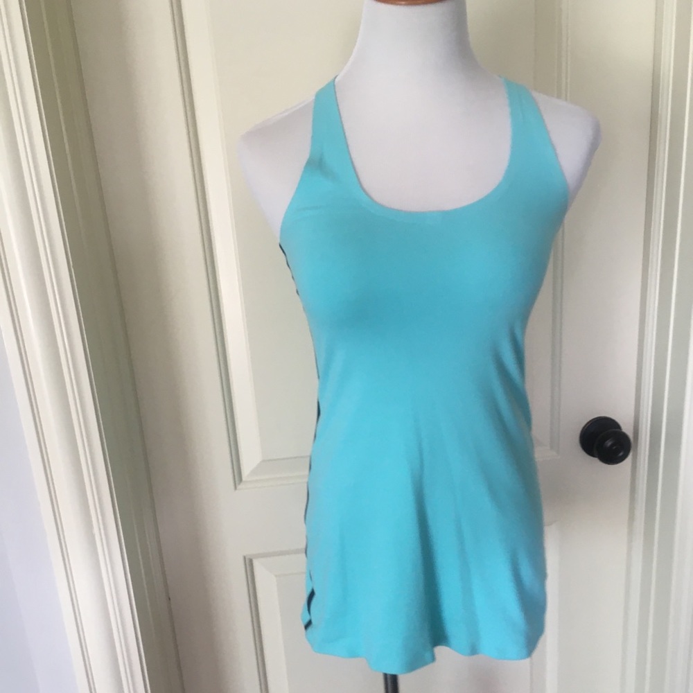 Lululemon sea foam top